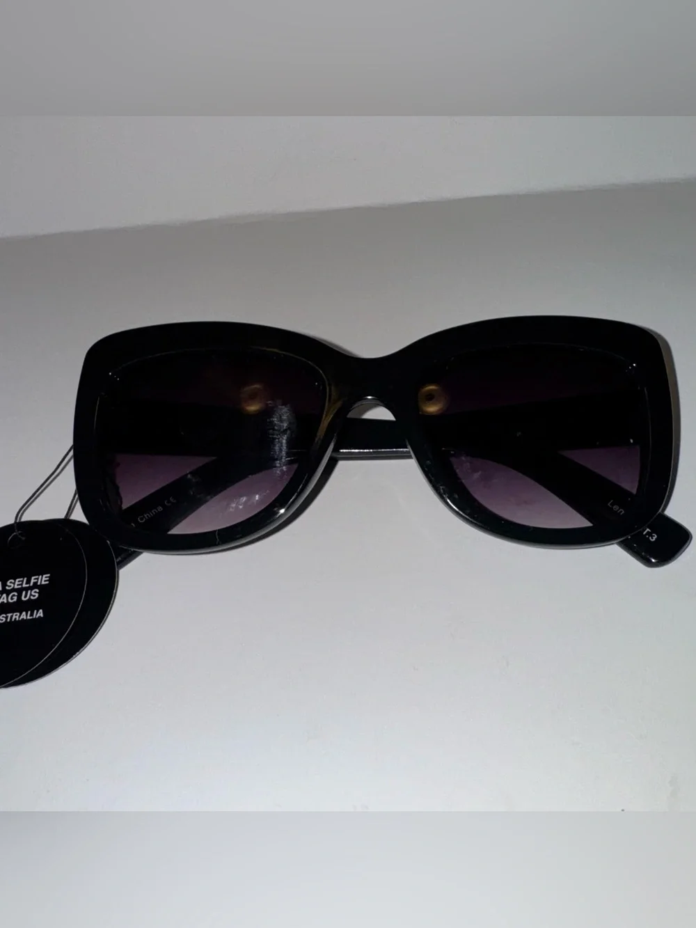 QUAY Australia Breath Of Life Sunglasses - Black Frames Gradient Purple Lens NWT